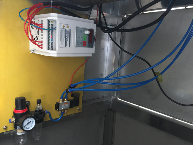 notranjost ropp cappping machinery.jpg