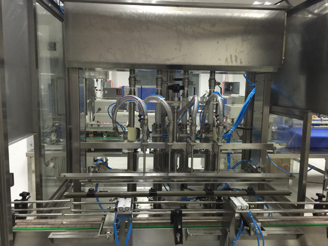 stroji za polnjenje štirih glav.jpg