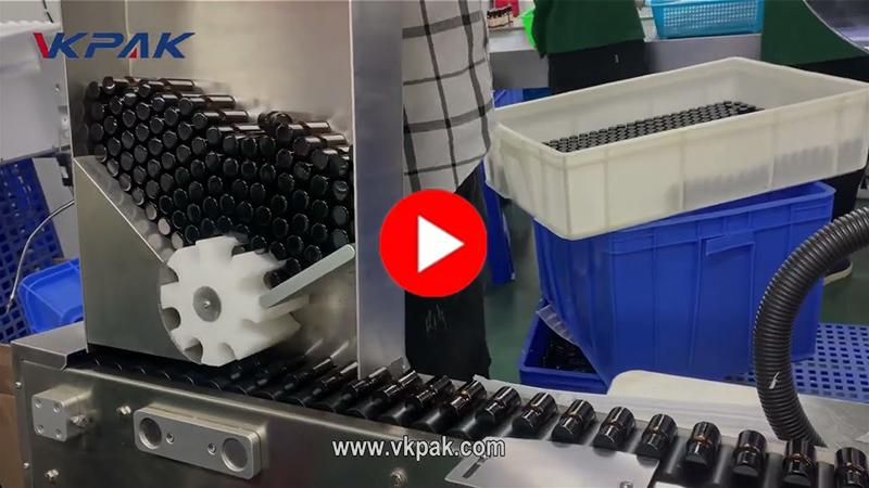 Samodejni vodoravni stroj za označevanje steklenic z eteričnim oljem