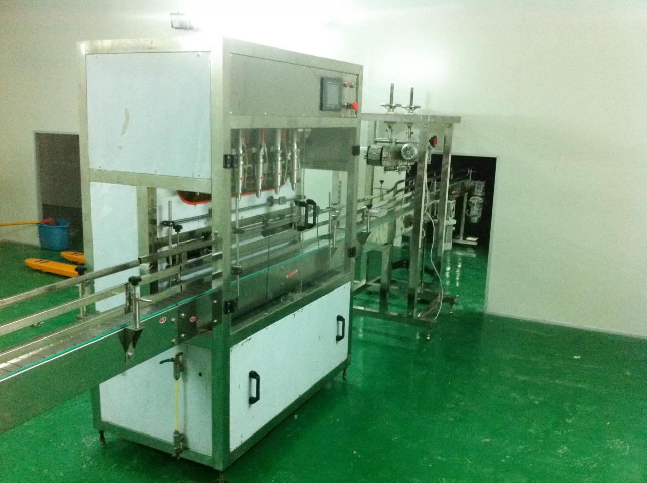 Linear filling machine with 4 filling heads LINEARNI POLNILNI STROJ.jpg