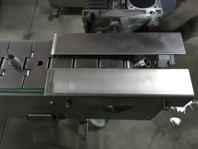 samodejno padanje pokrovčkov.jpg