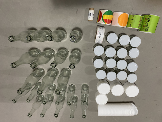 steklenice zvitki etikete pokrovi vzorci.JPG