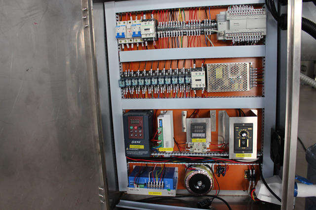 POLNILNICA 4 glave (1).JPG