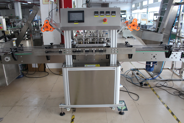 Stroj za zapiranje steklenih kozarcev (3).JPG