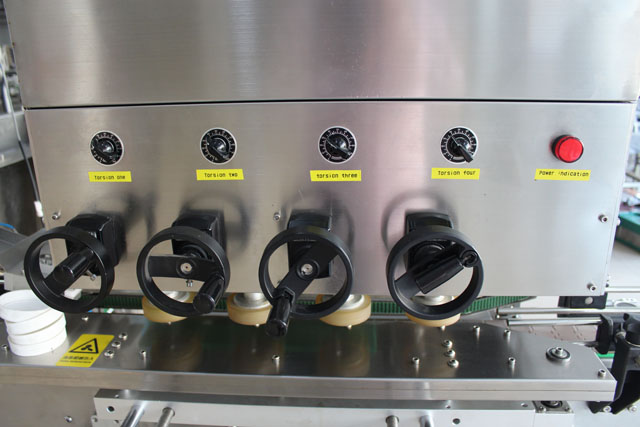 stroj za zapiranje z dvigom (2).JPG