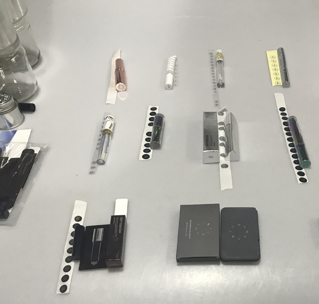 etikete in kozmetični izdelki za šminke.jpg