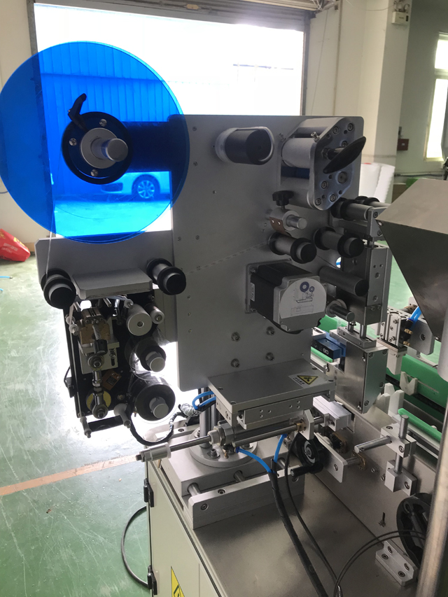 etiketirni stroj s tiskalnikom.jpg