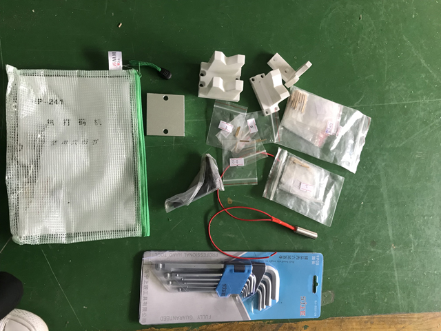 rezervni deli za označevanje spodnjega dela šminke.jpg