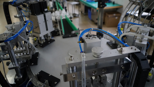 rotacijski polnilni zamašek.jpg