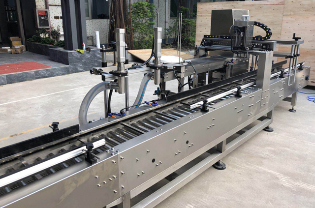 stroj za zapiranje vedra za polnjenje olja.jpg