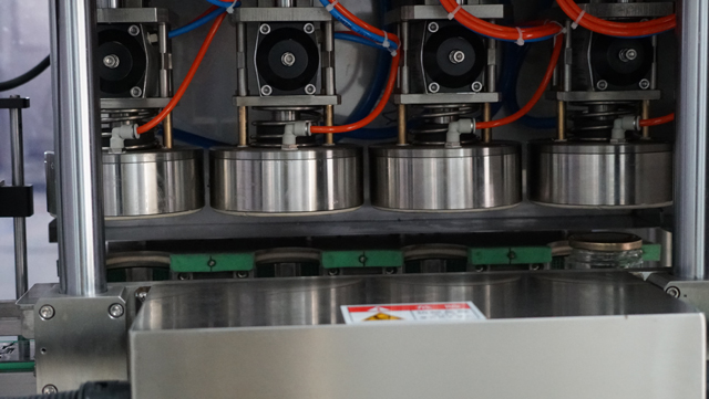 4 GLAVE Capper vacuum.jpg