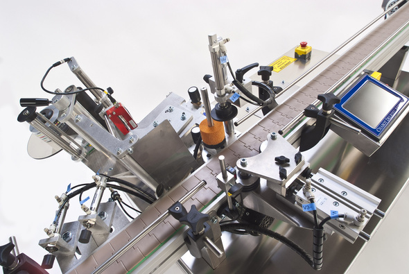 round bottle labeler equipment oprema za etiketiranje okroglih steklenic.jpg