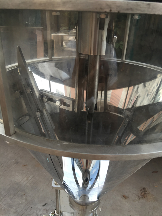 nov stroj za polnjenje prahu (1).jpg