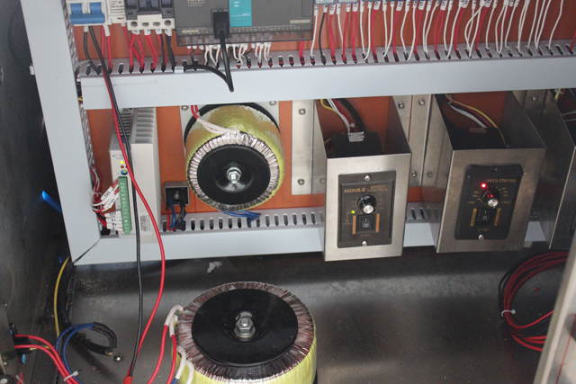 notranji stroj electronic.jpg