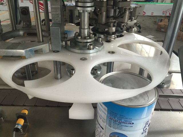 stroj za konzerviranje kovinskih pločevink.jpg