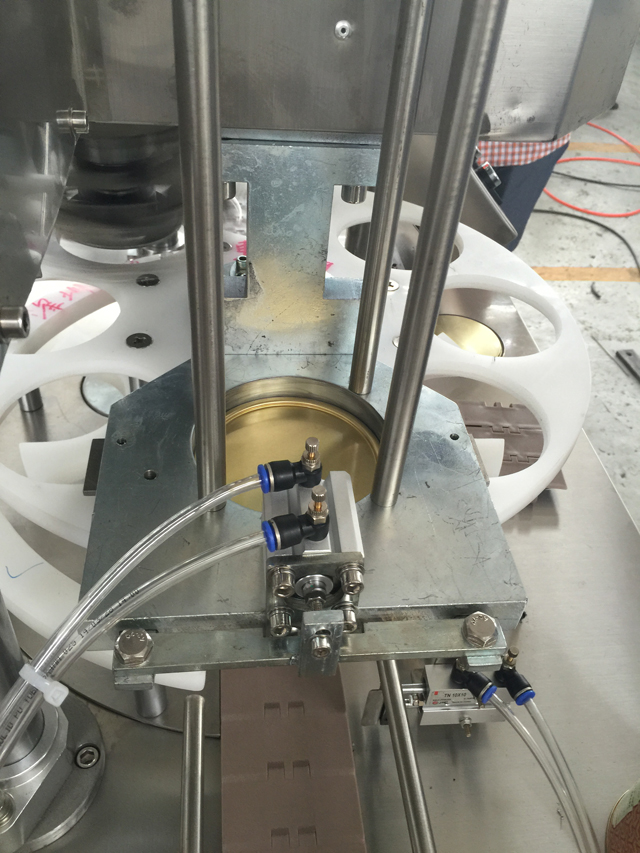 stroji za zapiranje pločevink.jpg