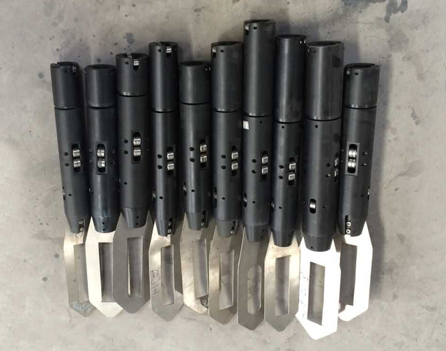 stroji za etiketiranje tulcev na sredinskem stebru.jpg