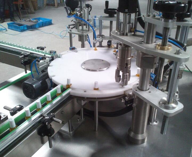 zapiranje polnilne šobe.jpg