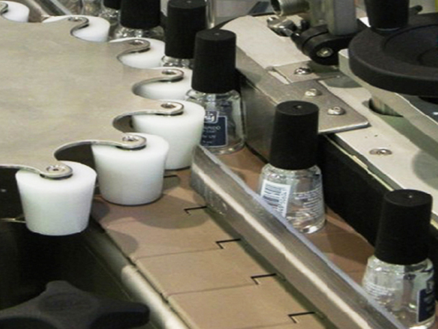 steklenice z vrtljivim zvezdastim kolesom za etiketiranje.jpg