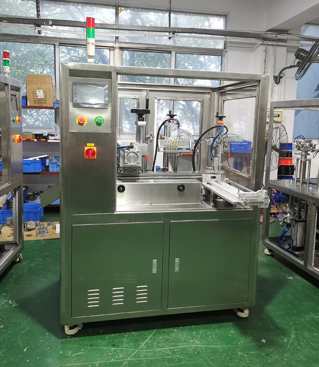 stroj v zalogovniku.jpg