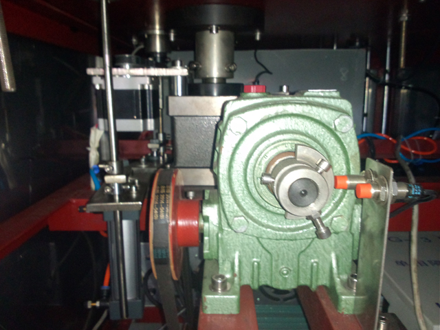 internal tubes filling sealing machine polavtomatsko tesnilo za polnjenje cevi.jpg