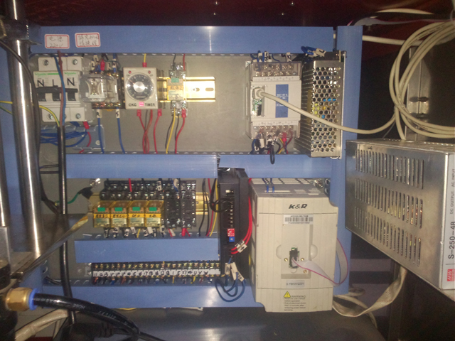 relays for filling sealing machines ZNOTRAJ stroji za tesnjenje polnjenja aluminijastih cevi.jpg