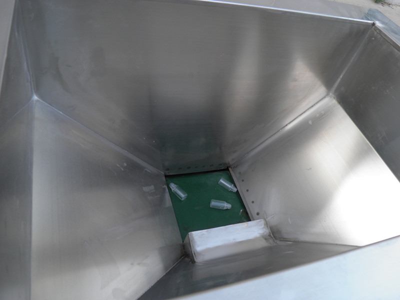 E liquid unscrambler for filling capping line razkodralnik steklenic za E tekočino.jpg