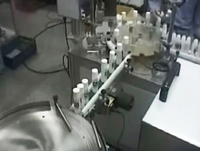 stroji za polnjenje pokrovov.jpg