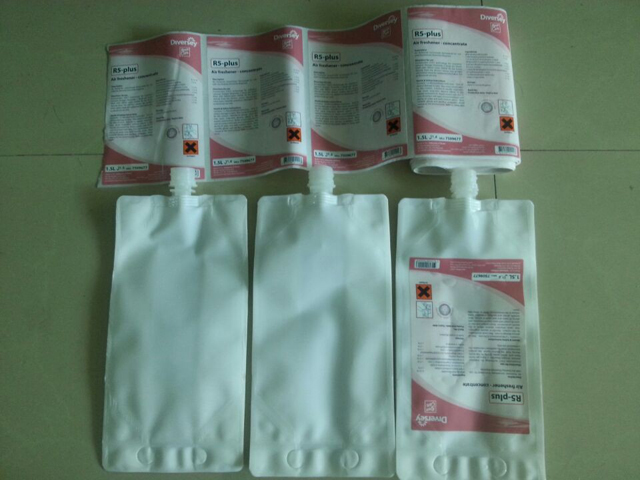 polavtomatski stroji za etiketiranje vrečk (4).jpg