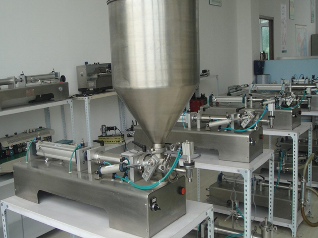 horizontal filling machine for both liquid and paste CREAM&LIQUID polnilni stroj.jpg