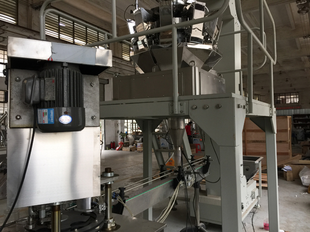 STROJ ZA POLNJENJE PLOČEVINK close shot.jpg