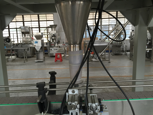 polnilne šobe za granule filler.jpg