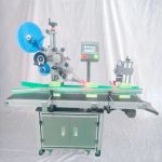 Linearni stroj za označevanje nalepk z vogalnimi ovoji kartonske škatle