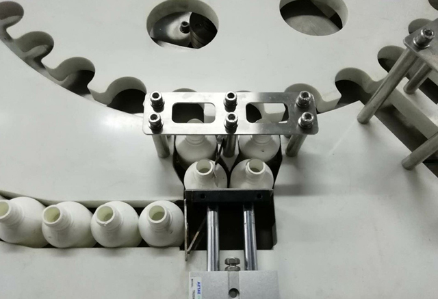 podajalnik steklenic.jpg