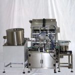 Monoblock stroj za polnjenje in zapiranje majhnih stekleničk z oljem za nego las