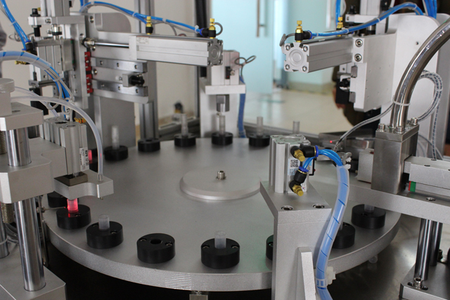 polnilni stiskalni stroj automatic.jpg