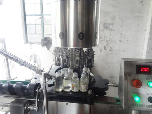 notranjost ropp cappping machinery.jpg