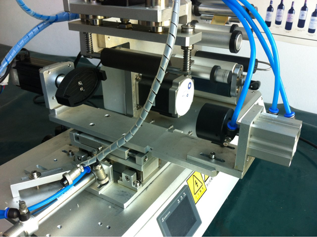 etiketirni stroji etiketirna glava .jpg