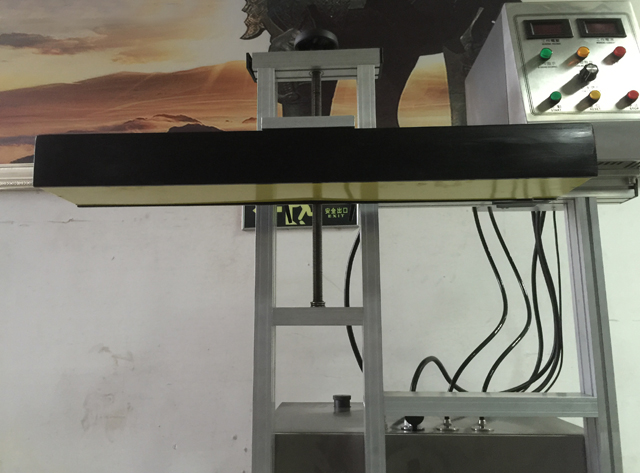 stroji za indukcijsko tesnjenje z vodnim hlajenjem.jpg