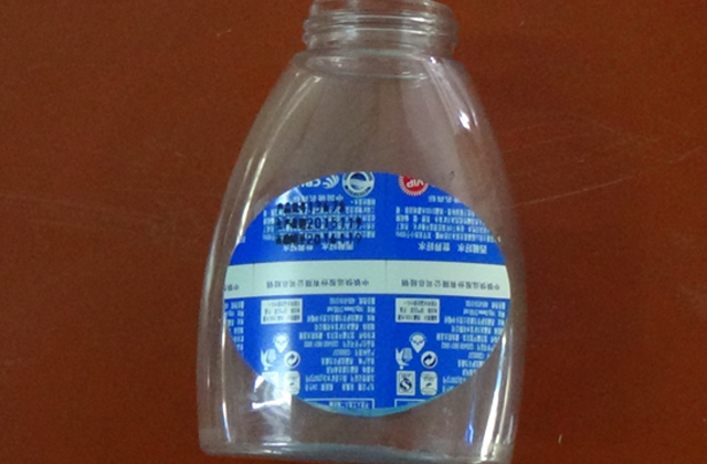 kotalni etiketirni stroj za vzorce ploščatih steklenic.jpg