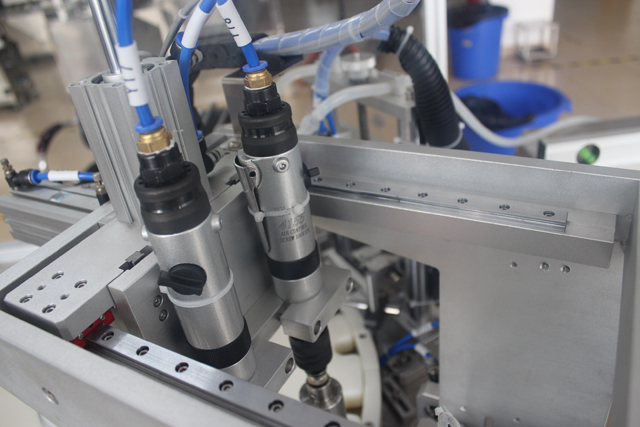 zapiralo za krmiljenje servo motorja 2 kos