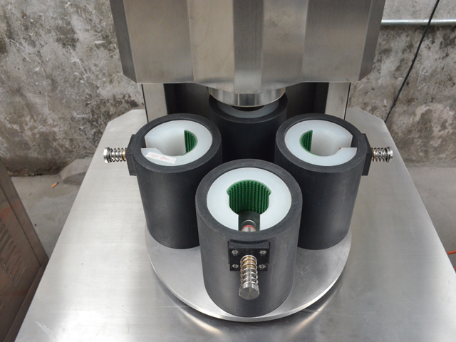 kalup za zapiranje kozarcev.jpg