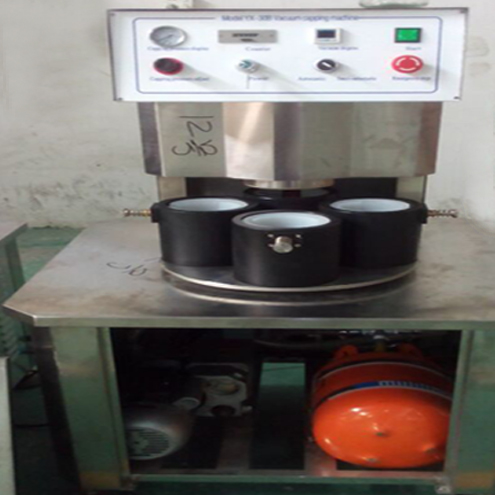 illustration of vacuum capping machine semi automatic ilustracija za vakuumsko zapiranje.jpg