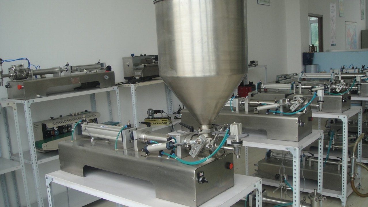 liquid cream lotion filling equipment pneumatic CREAM&LIQUID polnilni stroj.jpg