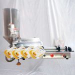 Polavtomatski stroj za polnjenje vnaprej izdelanih vrečk s pnevmatskim izlivom