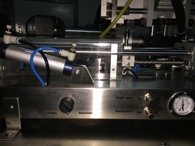 horizontal filling machine for filling process horizontalni polnilni stroj za cevi filler sealer.jpg