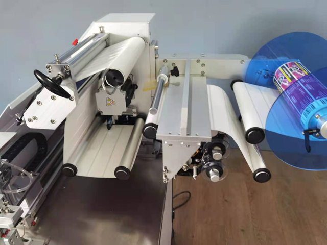 strojno etiketiranje klobas (3).jpg