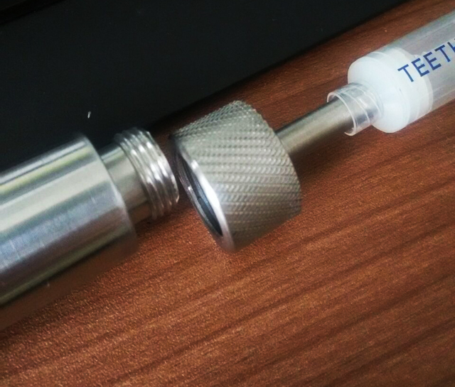 pritrditev na glavo brizge.jpg