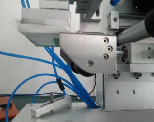 ploščati etiketirni stroj z naprednim PLC (2).jpg