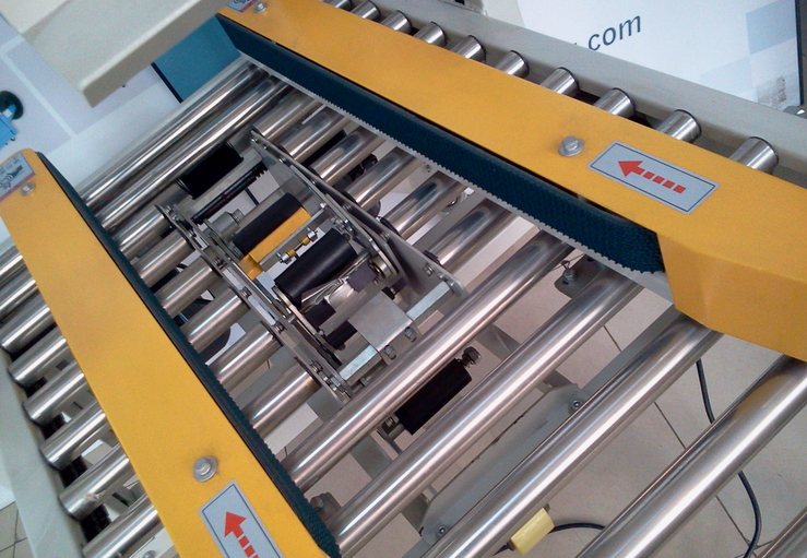 carton sealing stainless steel roll posnetek od blizu za polavtomatski stroj za tesnjenje kartona.jpg